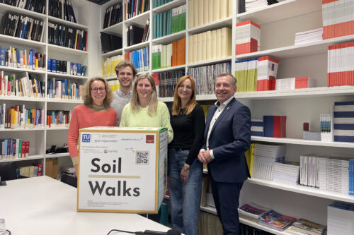 Alle Beteiligten im Podcast mit dem Soil Walks Würfel