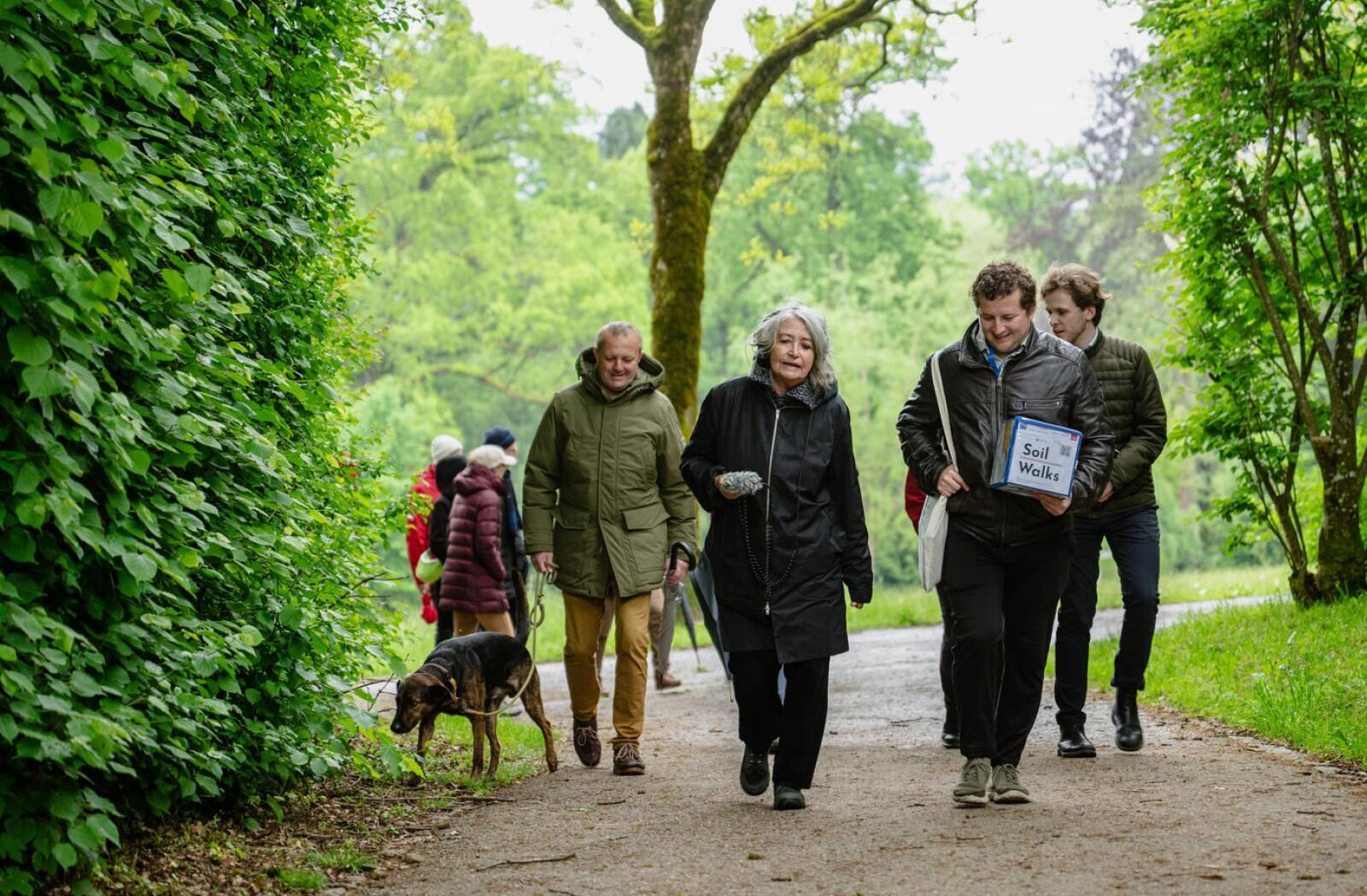 Die Teilnehmer:innen während eines Walks